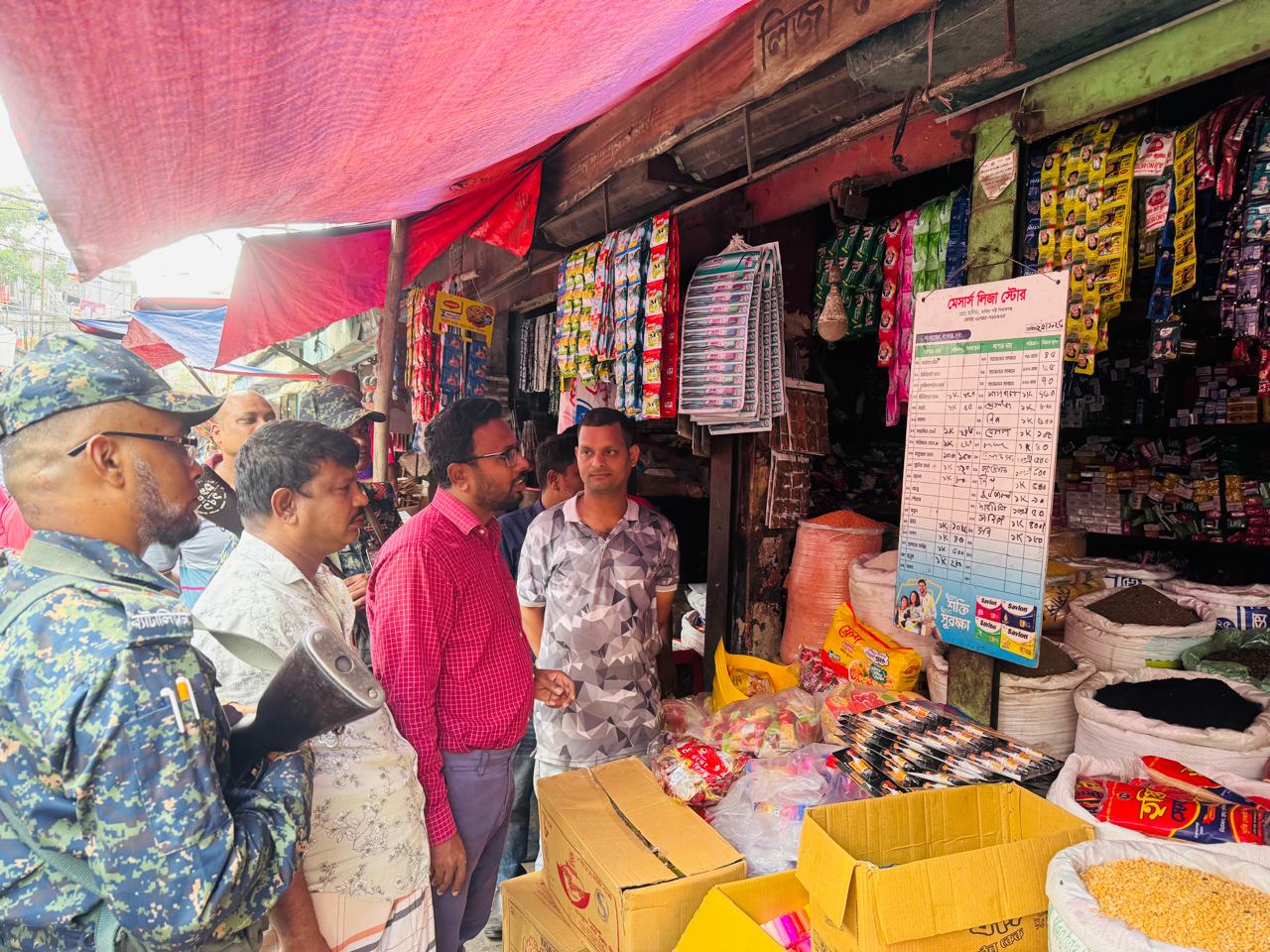বাজারে কারসাজি ঠেকাতে ভোক্তা অধিকারের অভিযান, একদিনে জরিমানা ৭ লাখ ৯৬ হাজার টাকা
