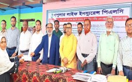 চাঁদপুরে পপুলার লাইফের ৫ কোটি টাকার বীমাদাবির চেক হস্তান্তর