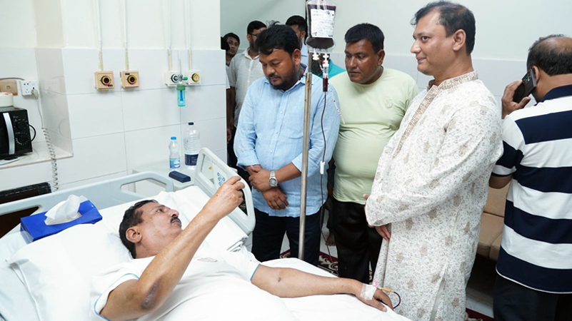 তীব্র রক্তস্বল্পতায় হাসপাতালে ভূমিমন্ত্রী মিনু, দেওয়া হয়েছে তিন ব্যাগ রক্ত