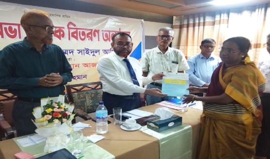 প্রগ্রেসিভ লাইফের মৃত্যু দাবি, সারভাইভাল বেনিফিট ও সারেন্ডার ক্লেইমের চেক বিতরণ